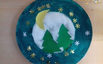 Décoration de Noël, un paysage de Noël avec des assiettes en carton
