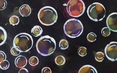 bulles multicolores, pastels secs et fond noir