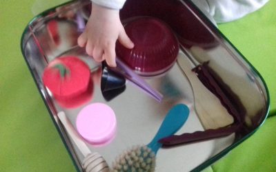 {Activité Montessori} Panier à trésors Montessori, activité bébé 7/8 mois