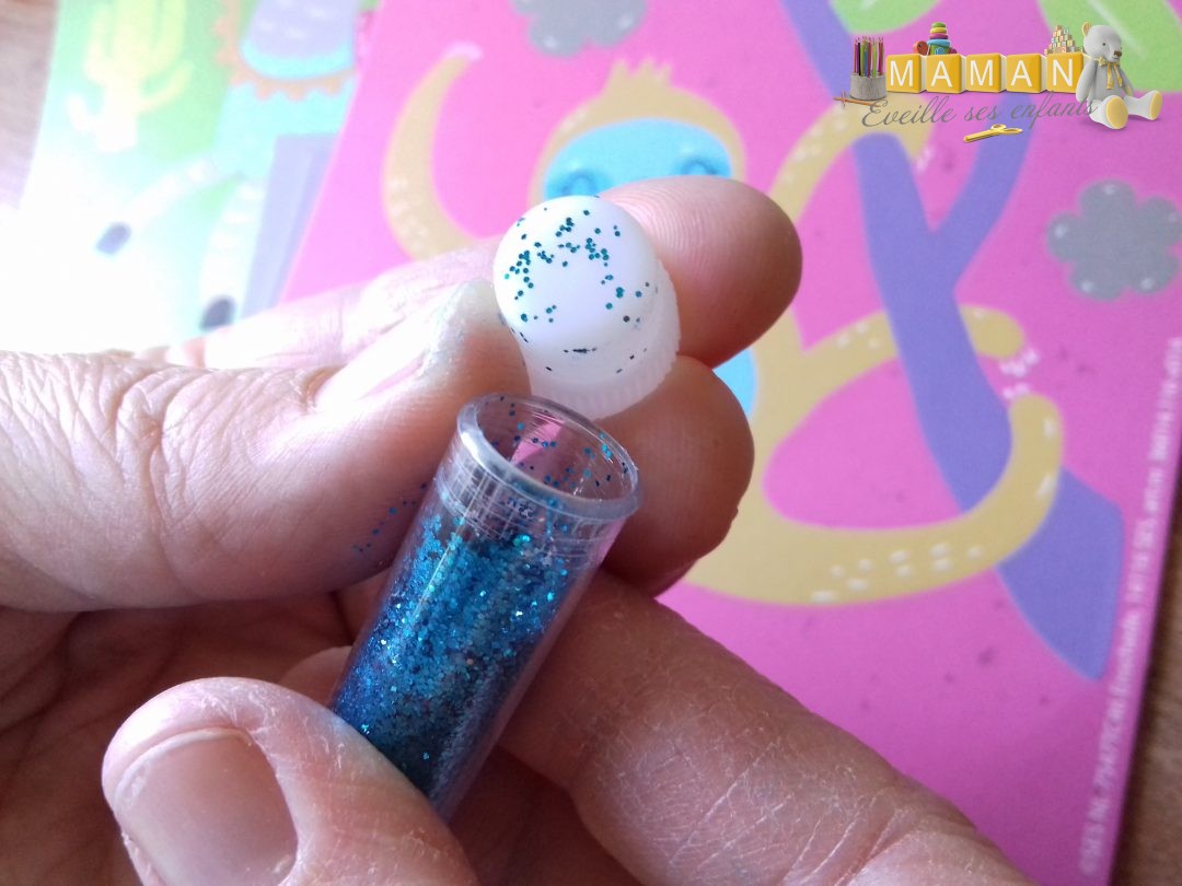 Dessiner avec des paillettes ches SES CREATIVE | Maman éveille ses enfants