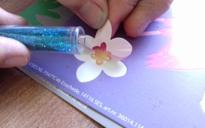 Dessiner avec des paillettes ches SES CREATIVE