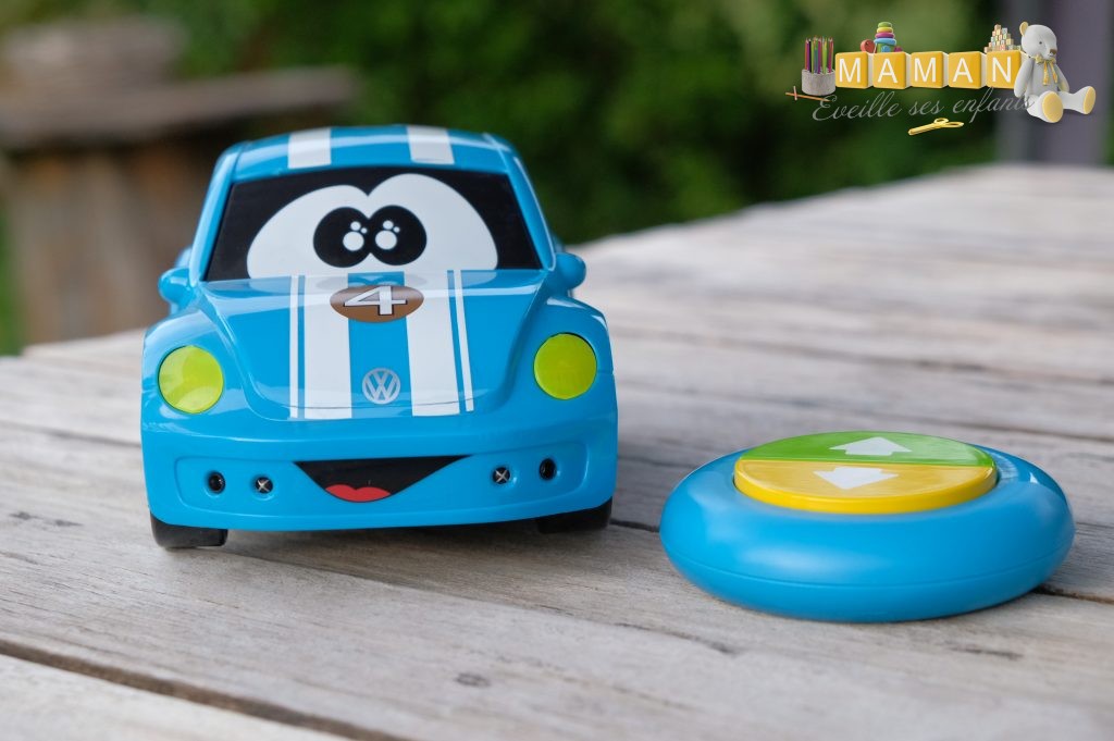 Ma première voiture télécommandé : La Coccinelle de BBurago Junior, un  jouet ludique et intuitif , à partir de 18 mois
