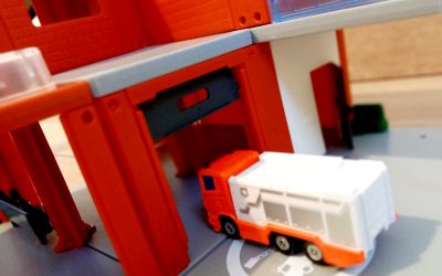 Pimpom Pimpom ! Bienvenue à la caserne des pompiers ! Chez SIKU