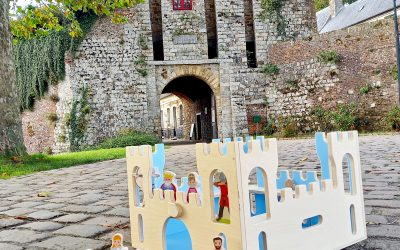 Le château coffre et 8 figurines WESCO